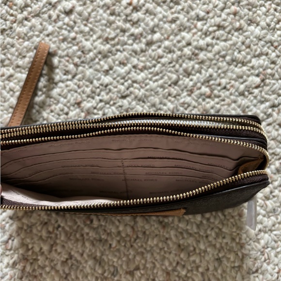 Michael Kors Bedford Double Zip Pocket Large Wristlet - Picture 3 of 4